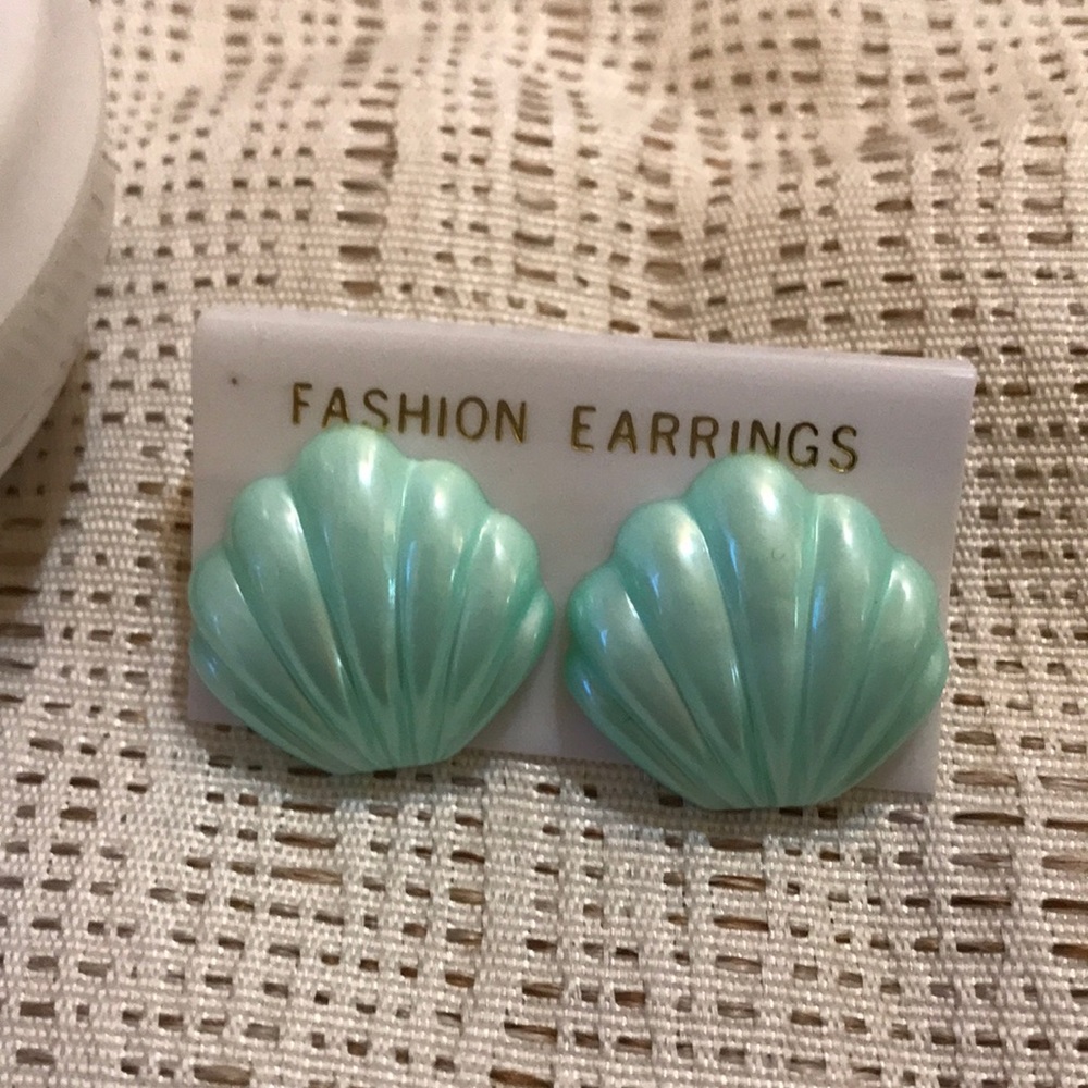 💚Earrings - Picture 2 of 3